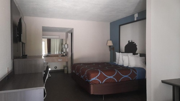 Super 8 by Wyndham Dania/Fort Lauderdale Arpt image 19